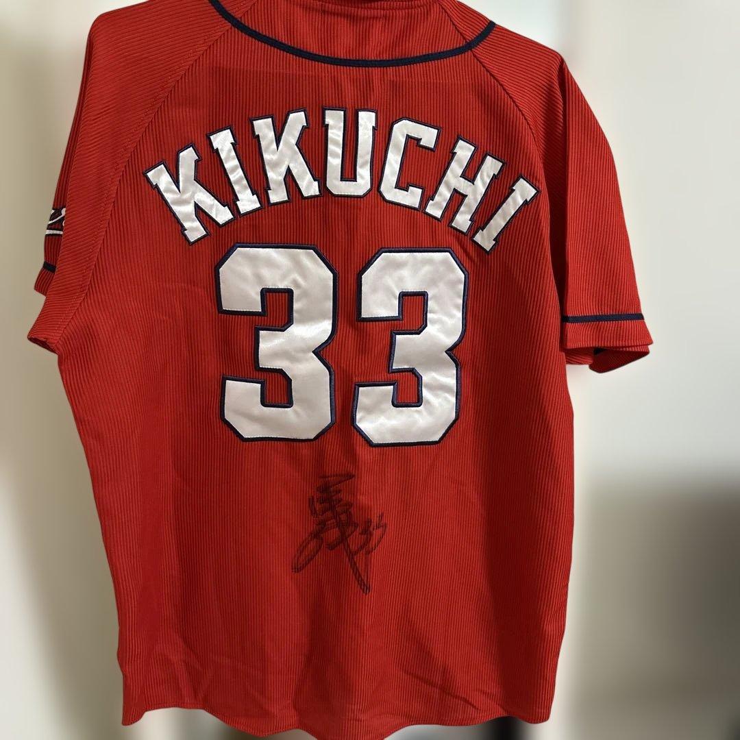 カープ　菊池　直筆サイン入りユニ