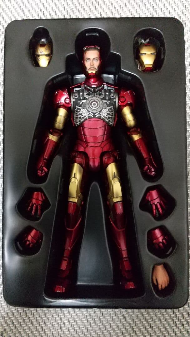 ホットトイズ 1/6 アイアンマン マーク3 バトルダメージ版 台座無し
