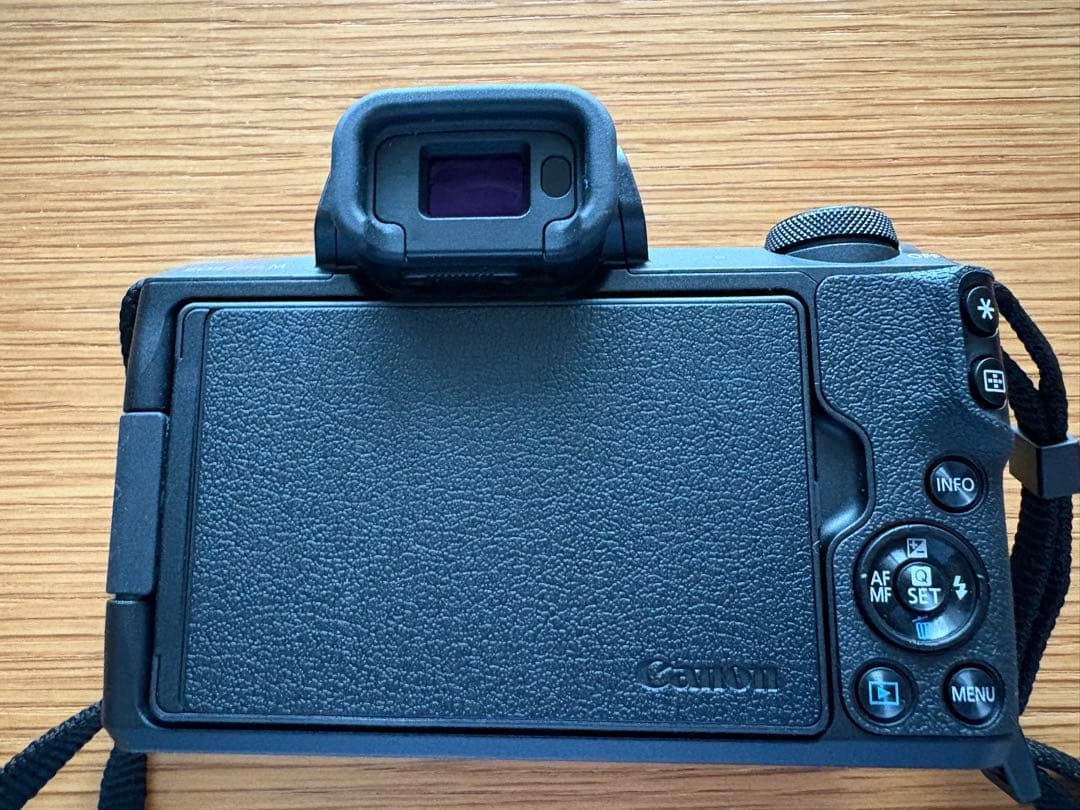 【美品】Canon EOS Kiss M ミラーレス一眼 本体とレンズ2本