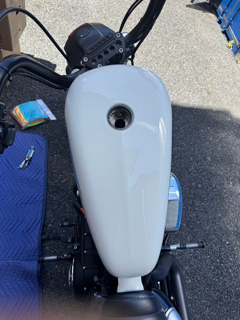 XL1200NSの純正タンク　白