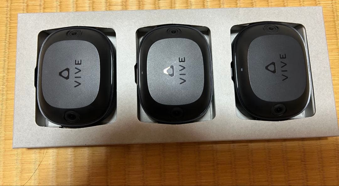 viveトラッカー (ultimate)3点＋ドングル＋ベルト付属