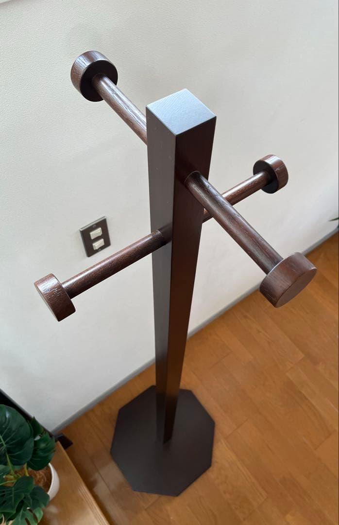 イトーキ　コートハンガー　8.5万　北欧スタイル　ポールハンガー　モダンリビング