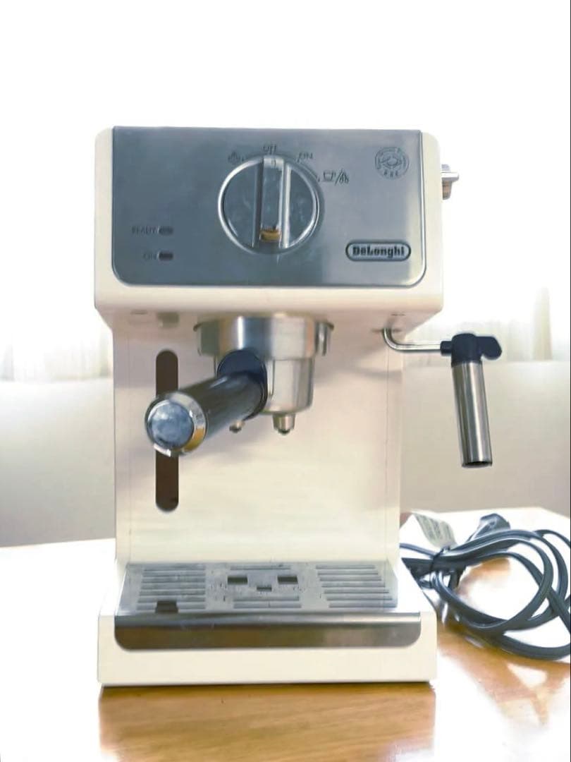 『最終』デロンギ　エスプレッソ　カプチーノメーカー　ECP3220J-W