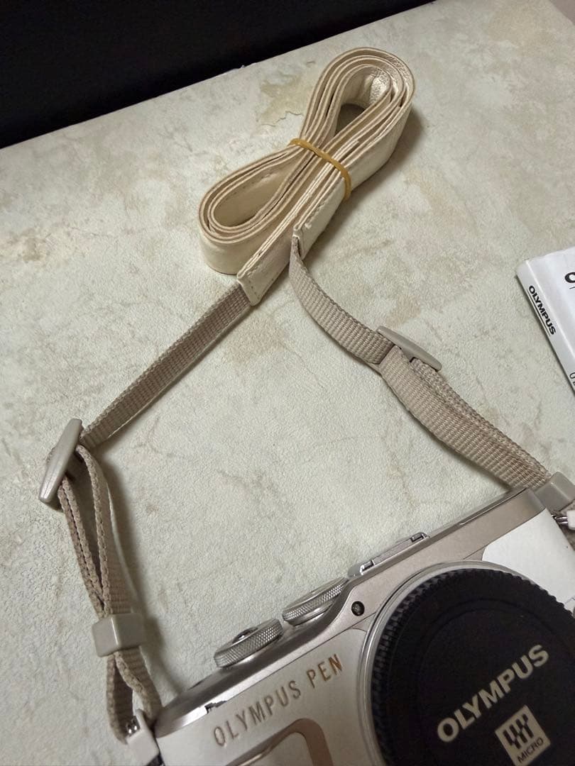【ジャンク品】OLYMPUS PEN E-PL10 シルバー 本体ストラップ付き