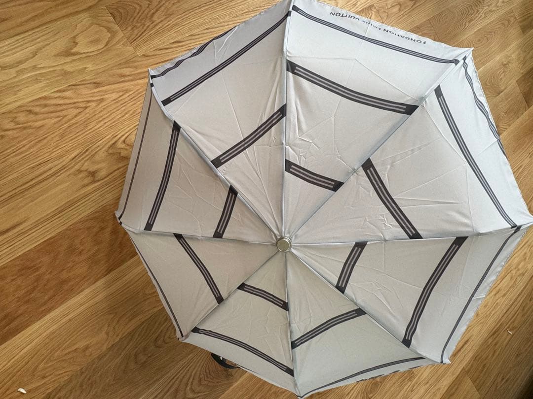 【新品未使用】ルイ・ヴィトン財団限定 折りたたみ傘