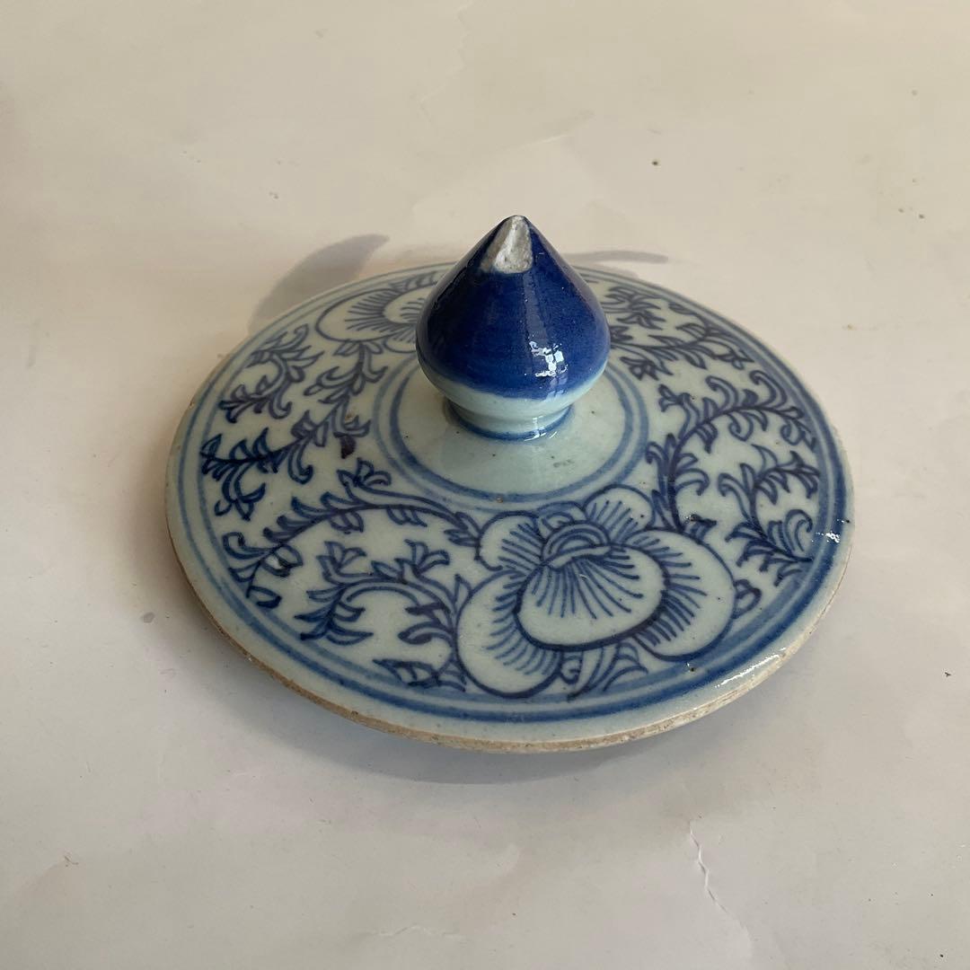 中国　染付草花文蓋付壺　明末清初期(17世紀)頃