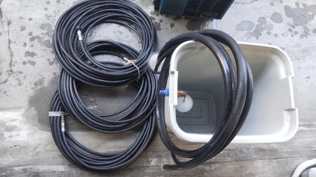 もとろく　高圧ホースとバケツ