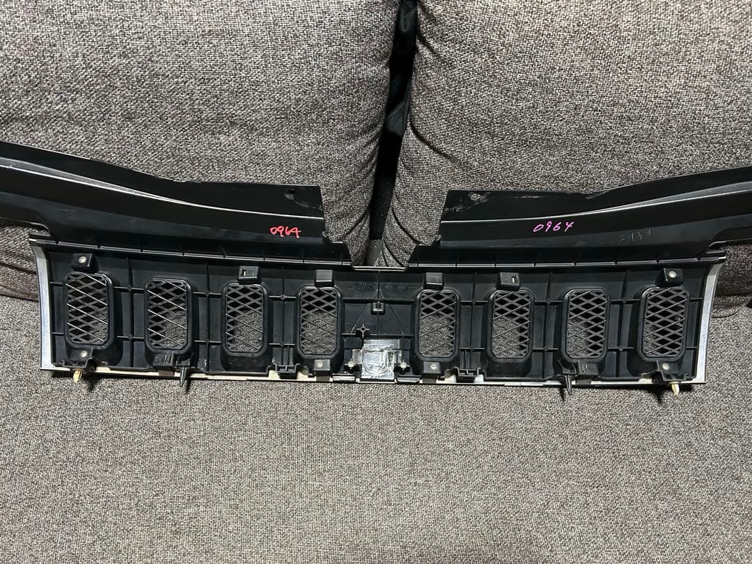 デリカＤ５‼️フロントグリル　送料込み‼️ラバーチッピング塗装