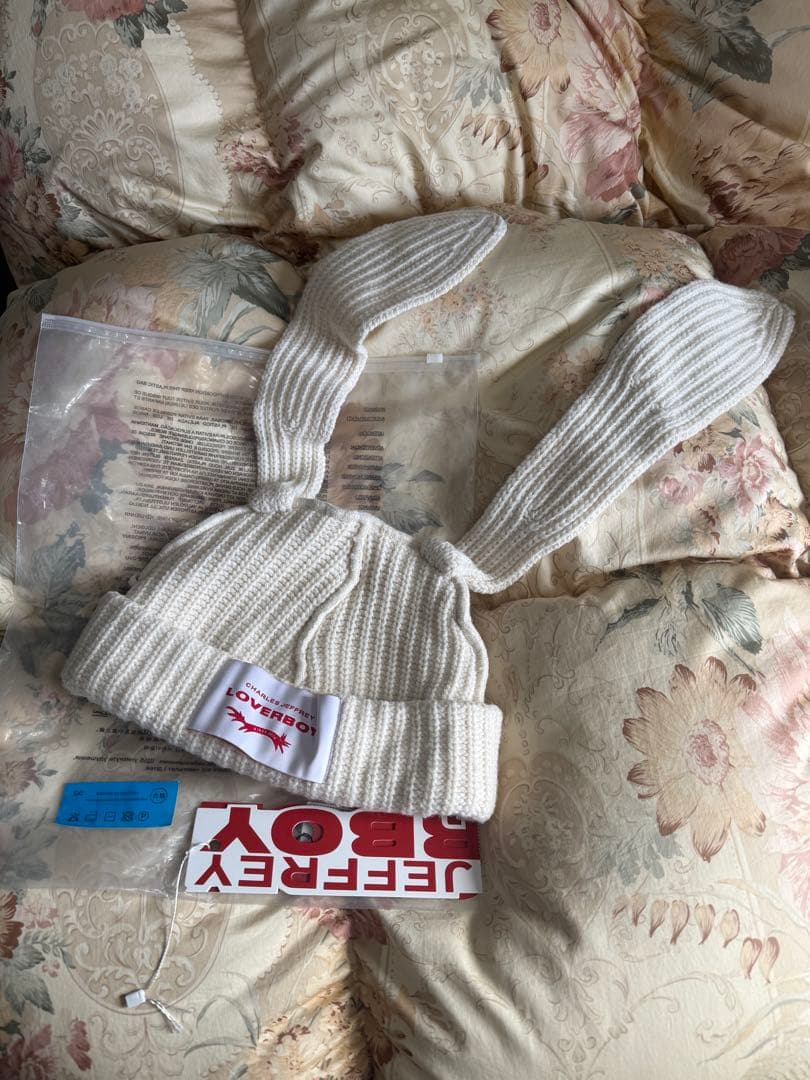 LOVERBOY ウサギ耳 ニット帽 ホワイト