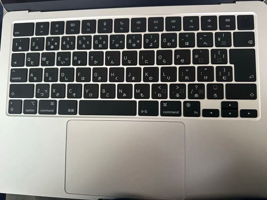MacBook Air (M2) 13インチ16GB 265GB