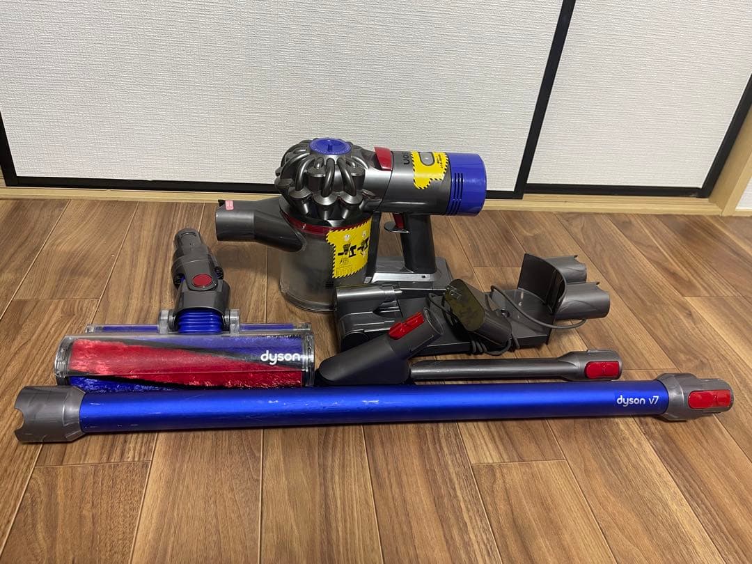 Dyson - ダイソン V7 (sv11) スティッククリーナー 本体