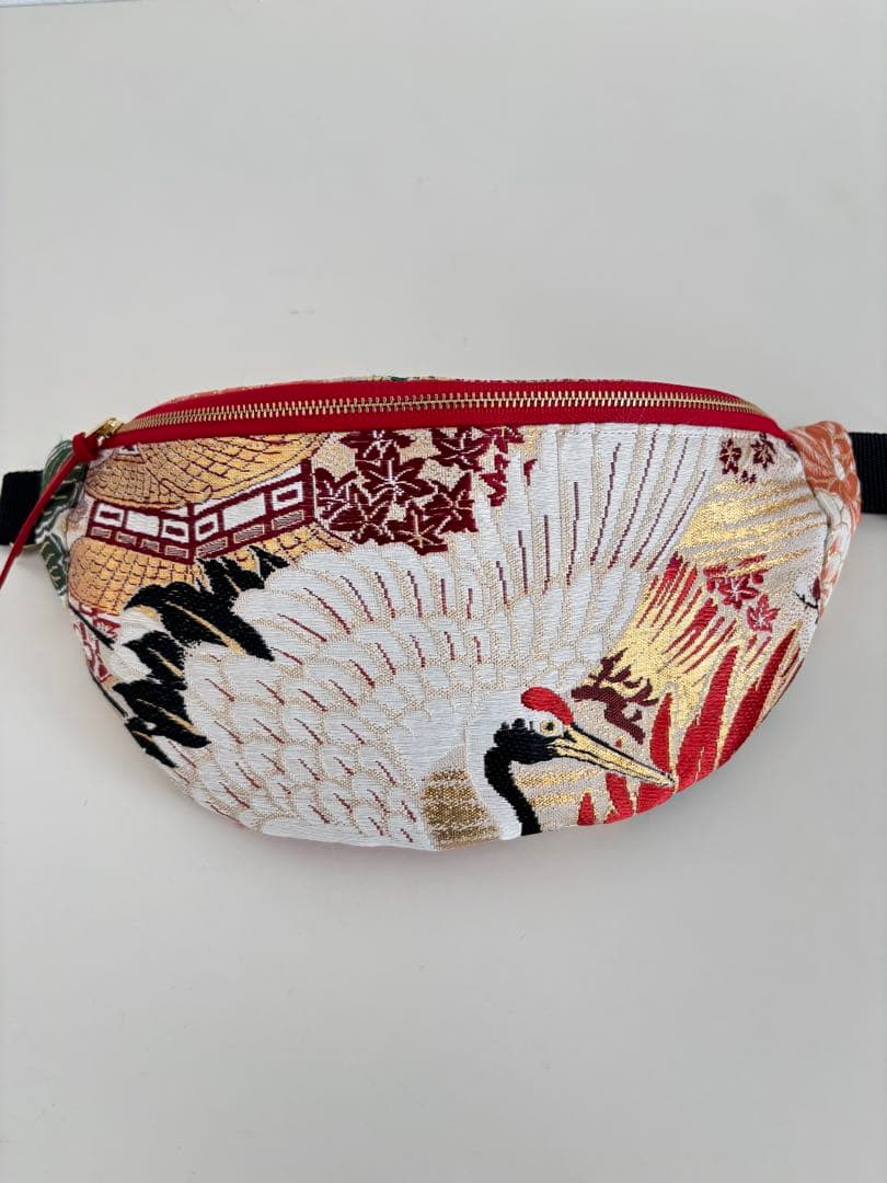 帯リメイク・鶴のボディバッグ　スリングバッグ