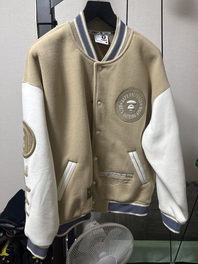 Aape スタジャン ベージュ/ホワイト APUNVA