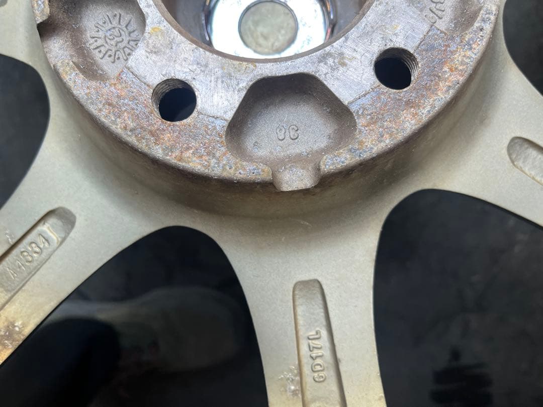 プリウスα スタッドレス205/60r16 ダンロップWM2 5穴　114.3