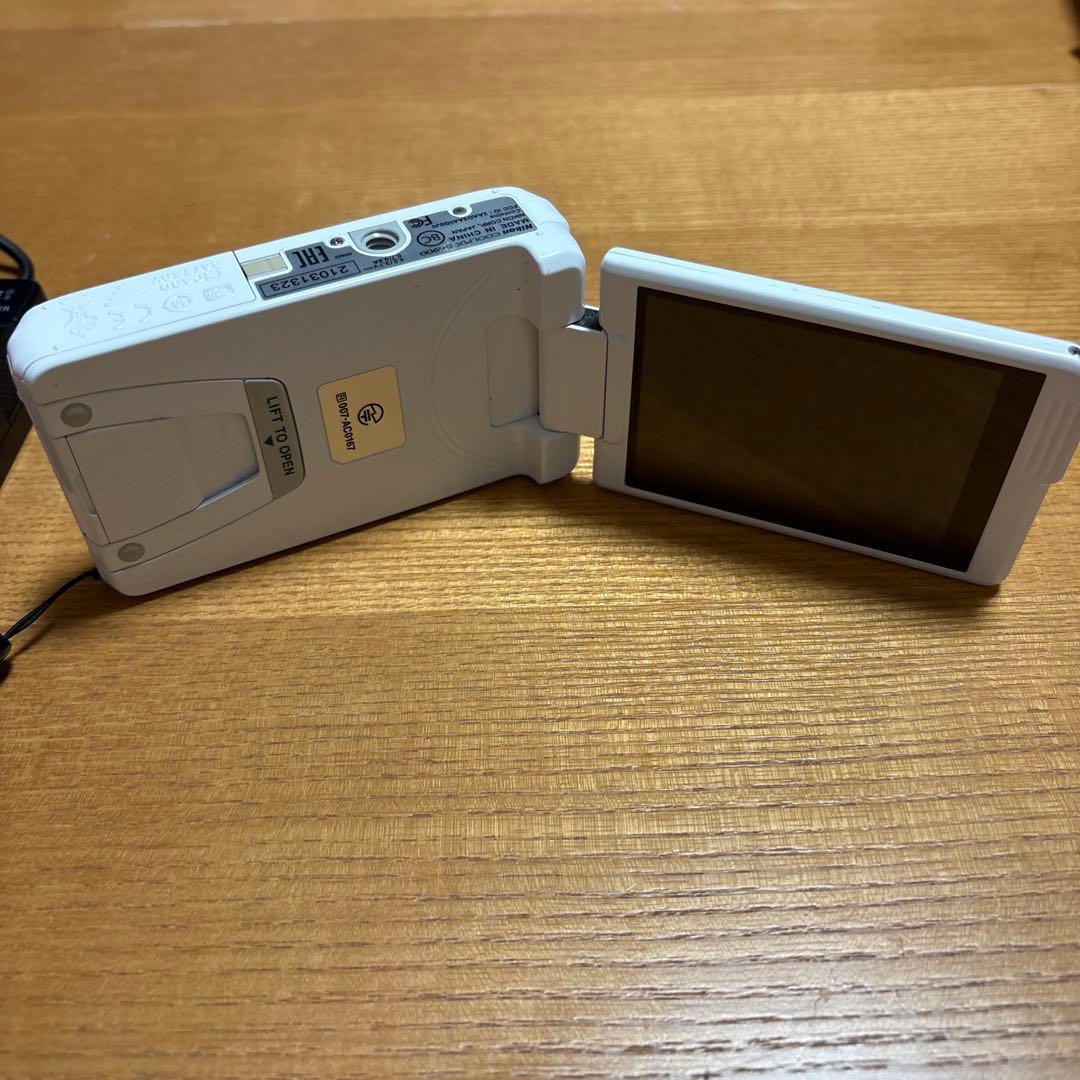 Nikon COOLPIX 12MP ホワイト