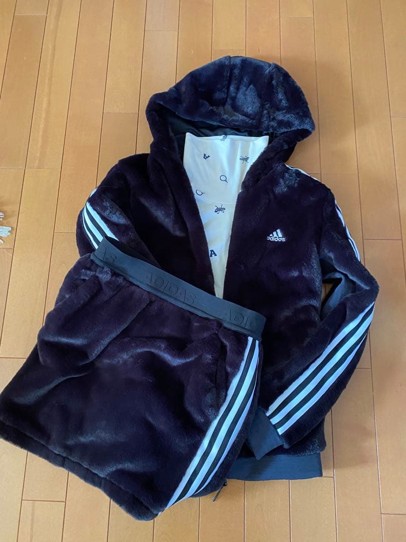 お値下げ！美品可愛い⭐︎adidas もこもこセットアップ　インナー付き　黒　M