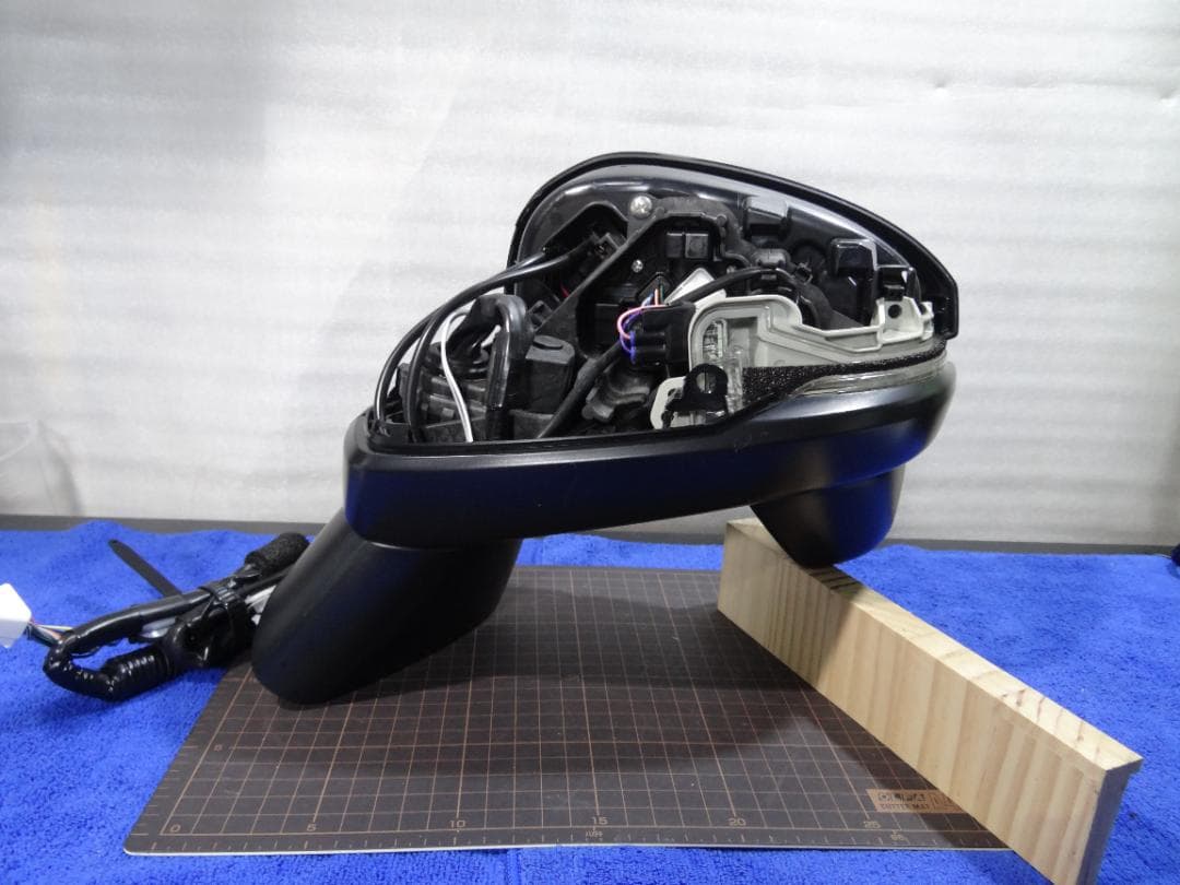 ホンダ　ヴェゼル　中古サイドミラー左