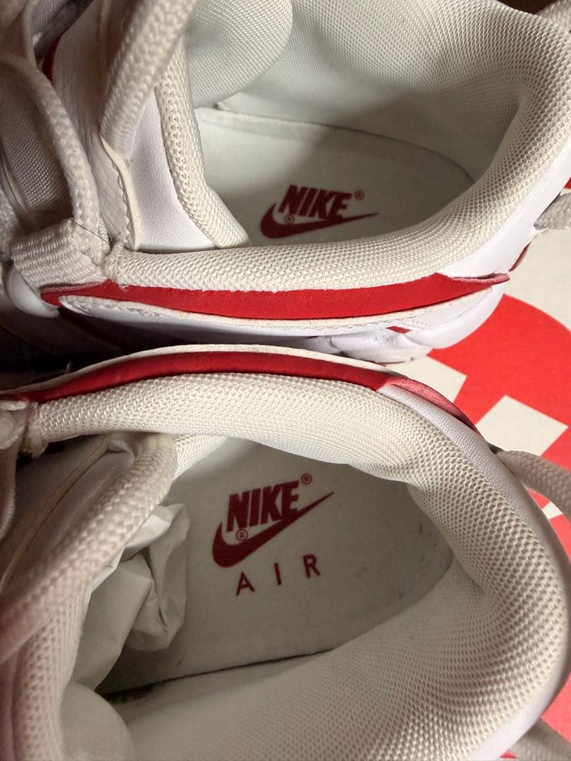 eま　NIKE モアテン　25.0