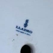 リヤドロ1157　伝統的な衣装の女性