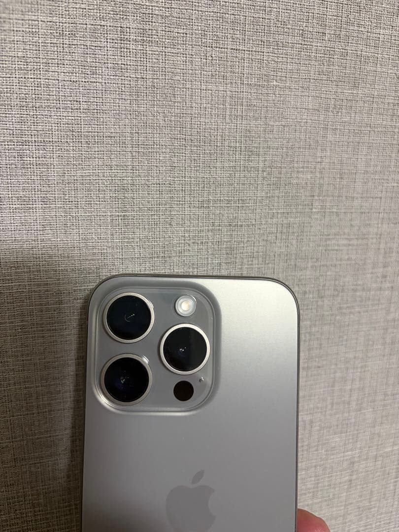 Apple iPhone 15 Pro チタン色 128GB 美品　初期化済み