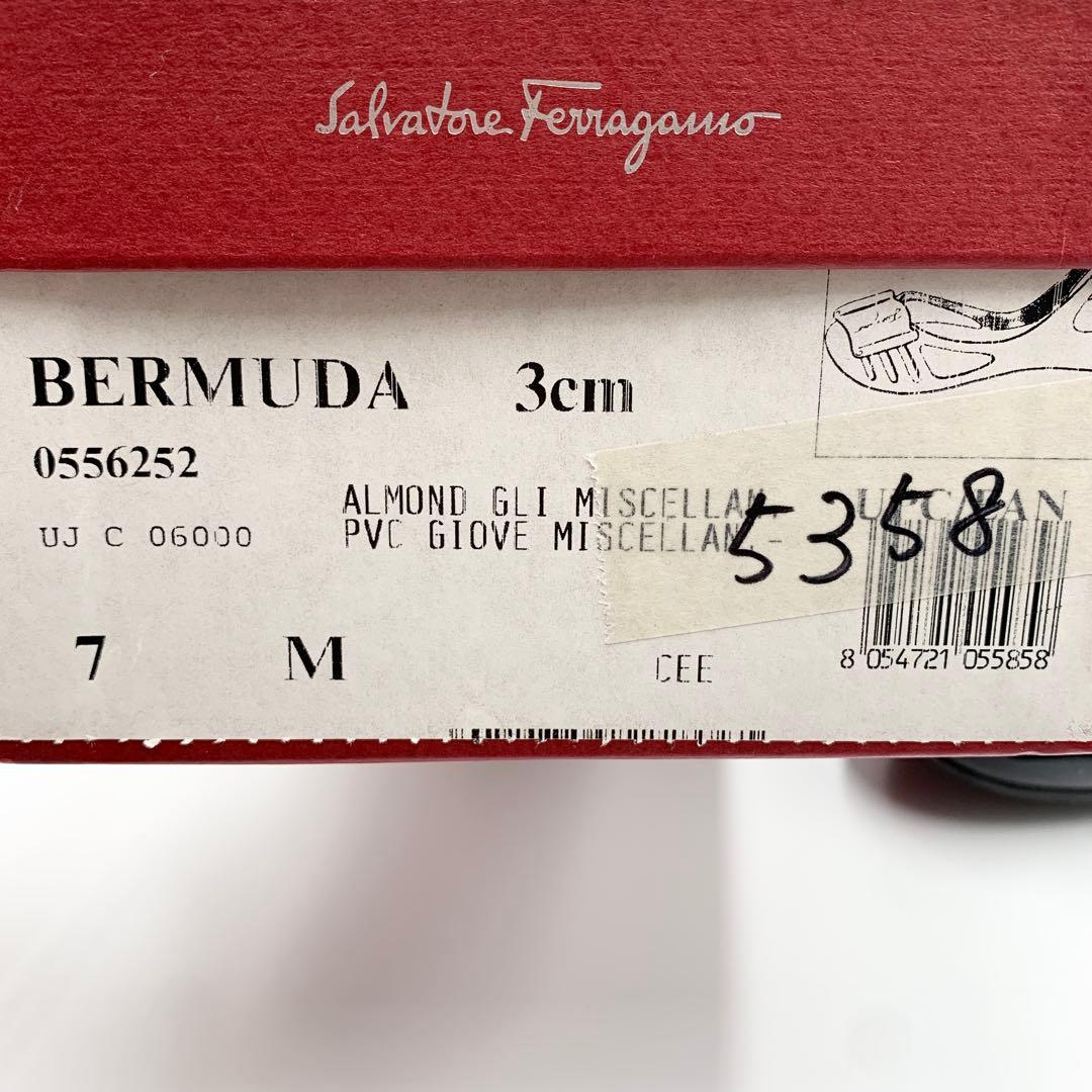 サルヴァトーレフェラガモ エナメルパンプス ヴァラリボン ブラック