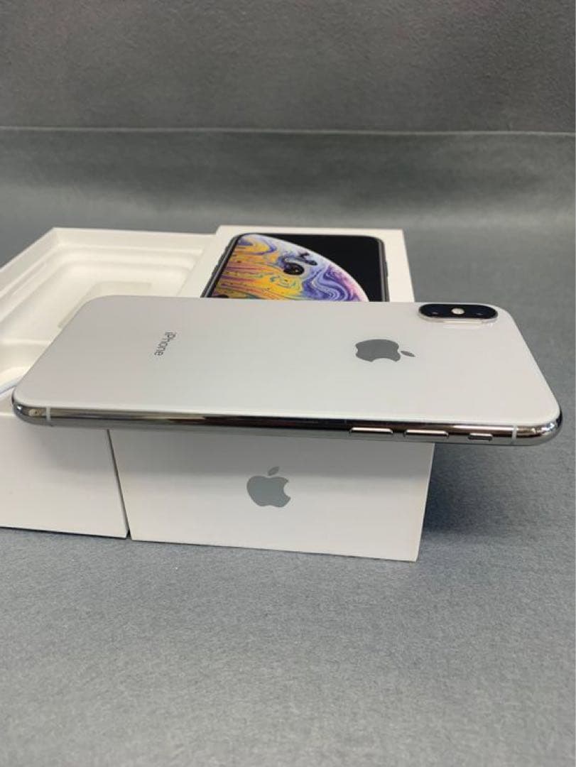 美品　国内版　SIMフリー　iPhone Xs 256GB シルバー色