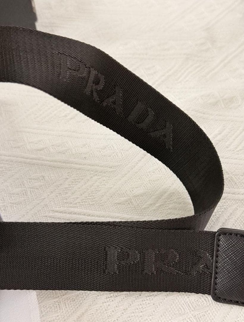 PRADA ブラック ボディバッグ--*-*