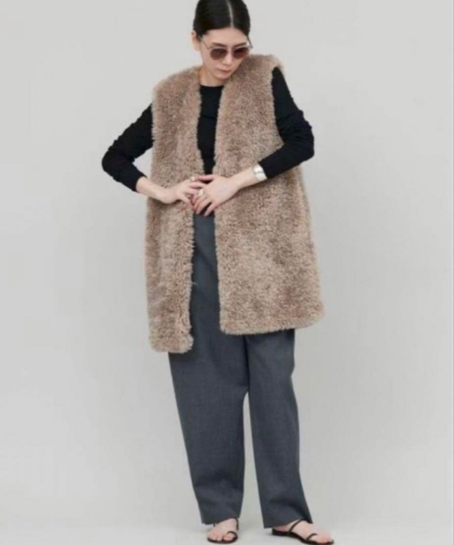 Curensology シープライクファーベスト グレージュ