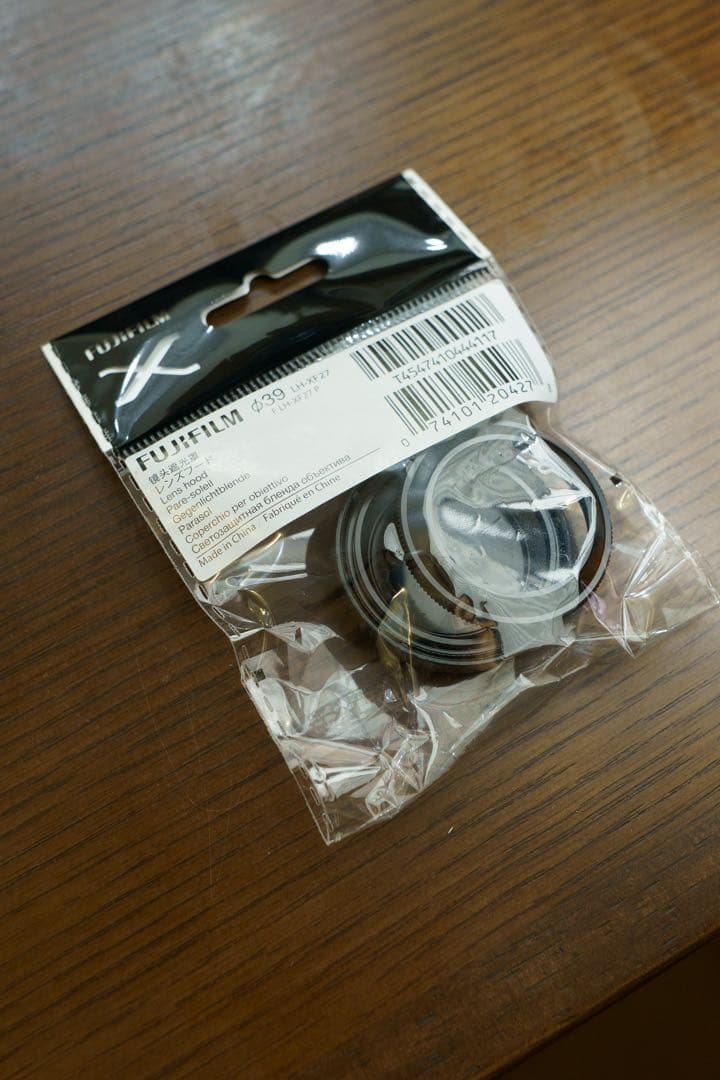 希少美品　FUJINON XF27mm F2.8R WR レンズフードおまけ付き