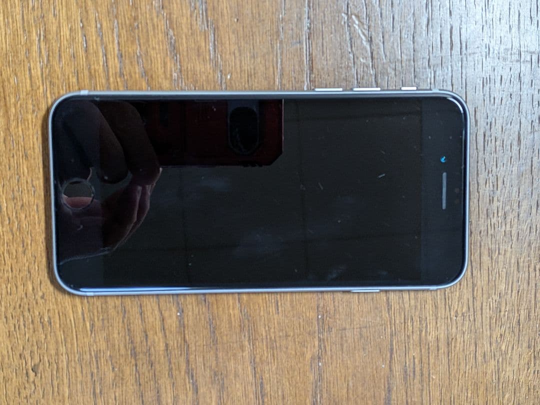 iPhone SE2 64GB 白 ケースつけます