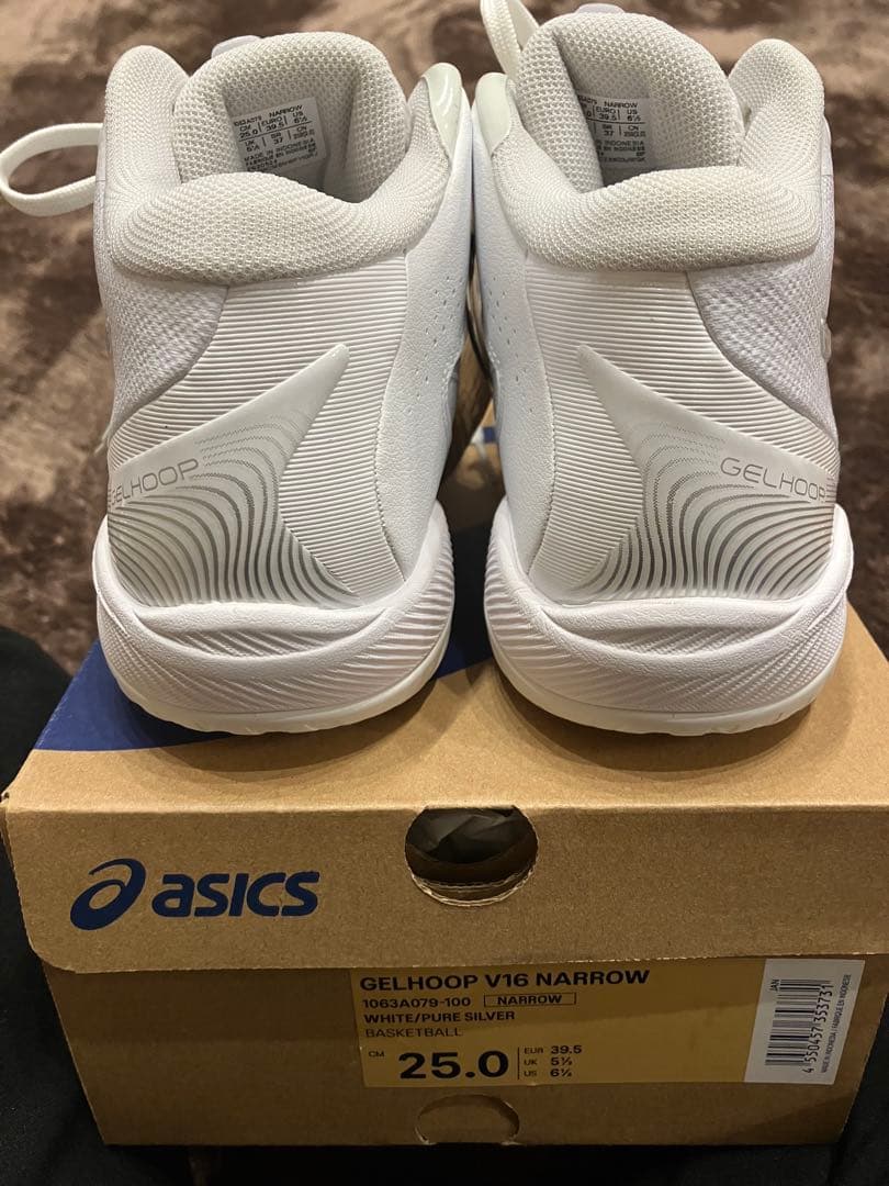 新品値札付きasics バッシュ GELHOOPV16白 25センチ