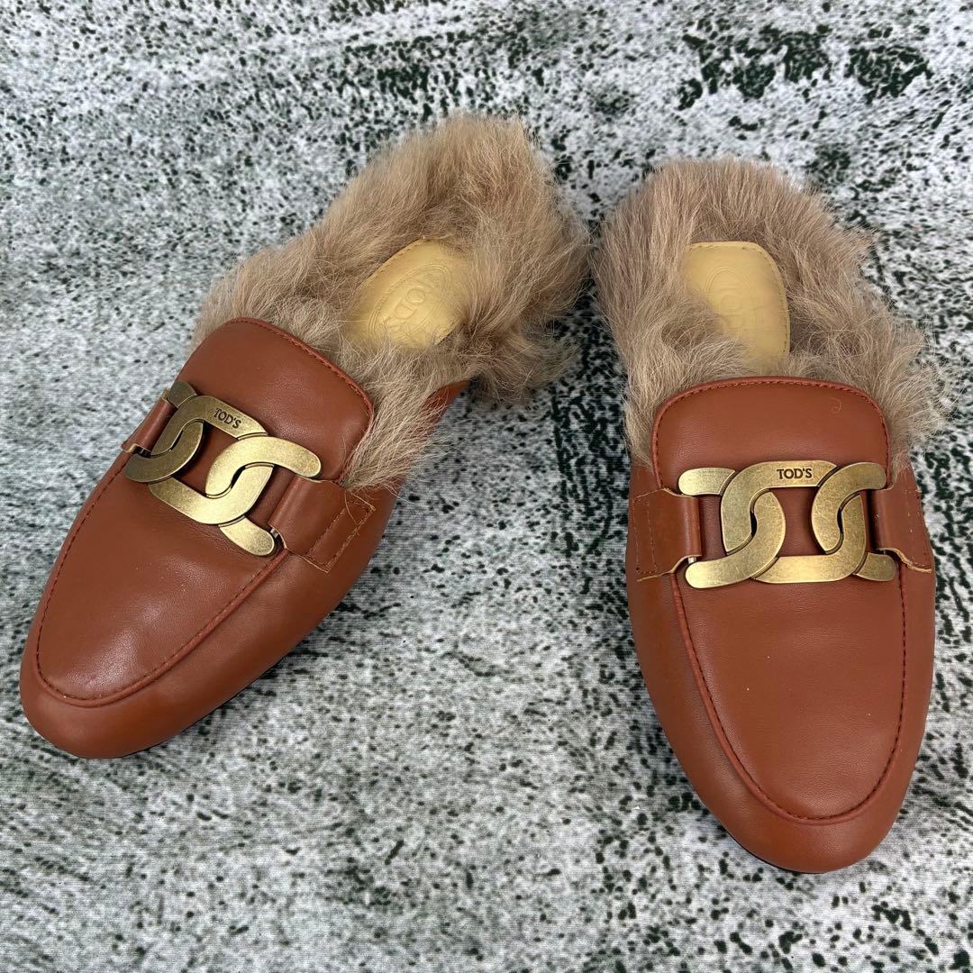 新品同様 トッズ サンダル ゴールド金具 毛皮