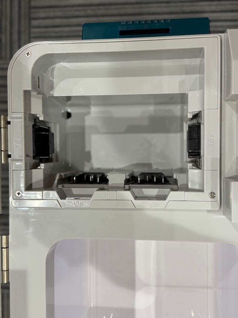 マキタ充電式保冷温庫CW001G