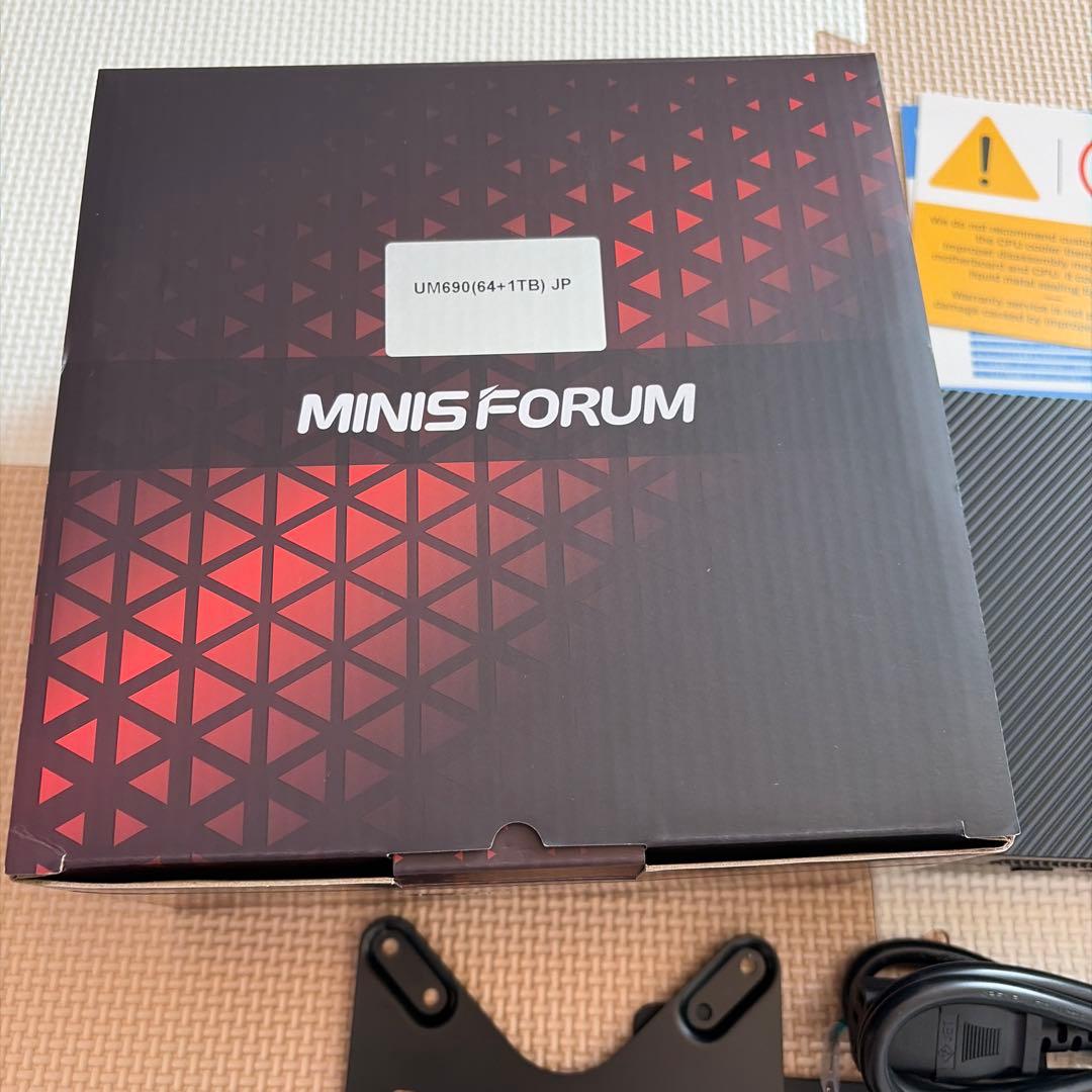 ミニPC MINISFORUM UM690 Ryzen9 6900HX /64GB RAM
