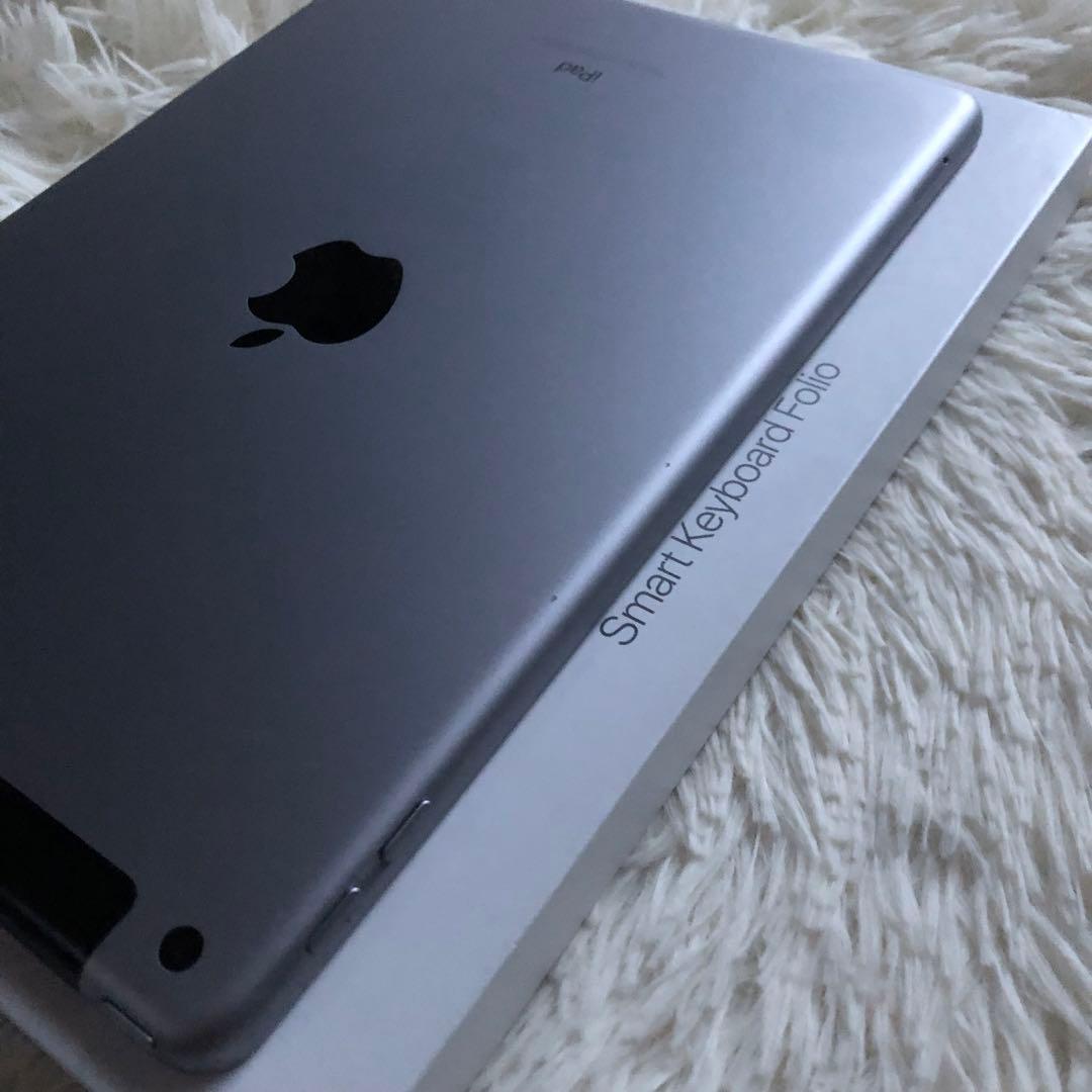 【人気商品】iPad 第6世代 128GB SIMフリー 【すぐ発送】