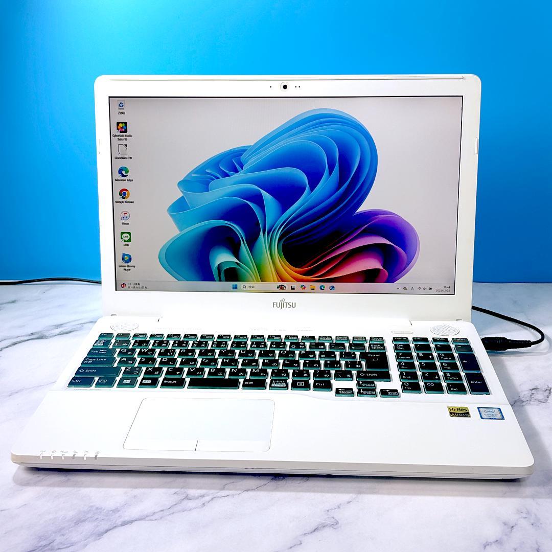 美品☆Corei7・8GB・SSD512・バックライトキーボード・ノートパソコン