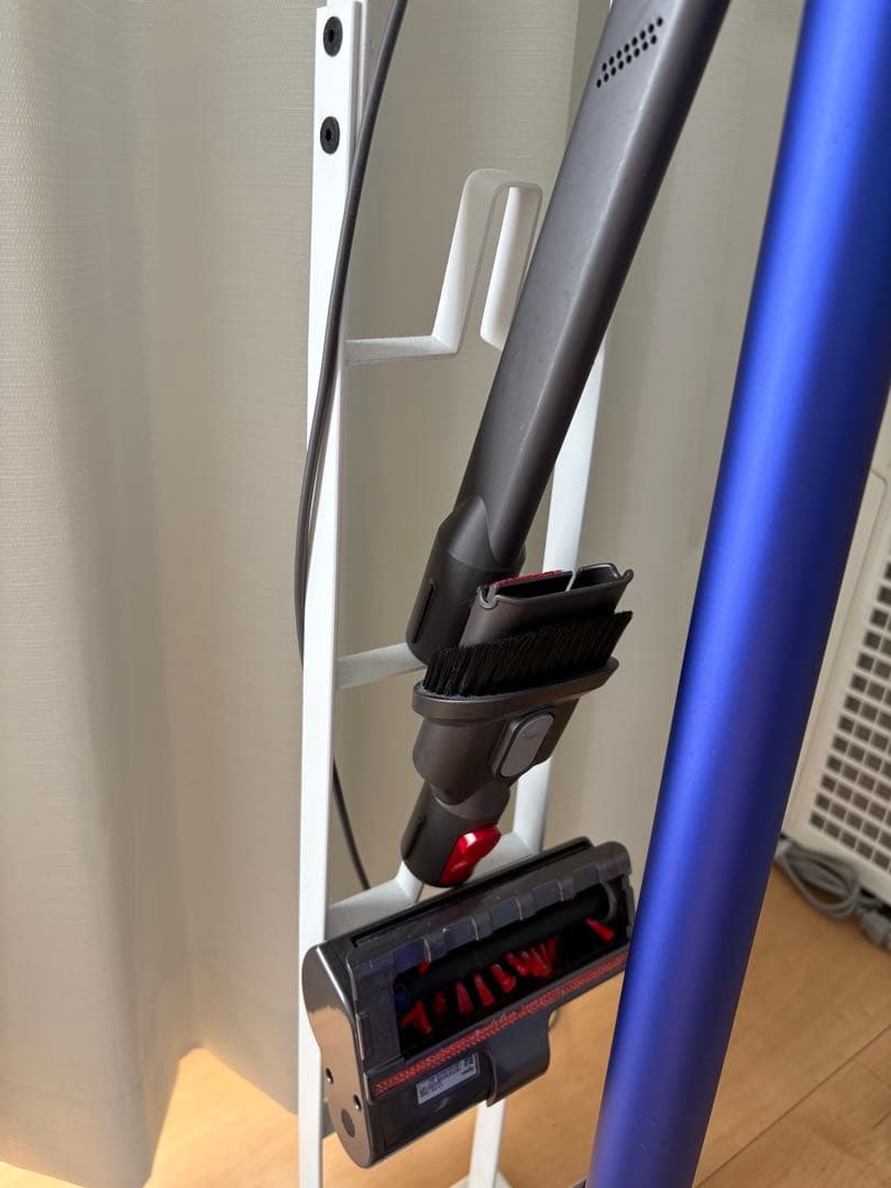 ダイソンv7fluffy originコードレスクリーナー　スタンドセット
