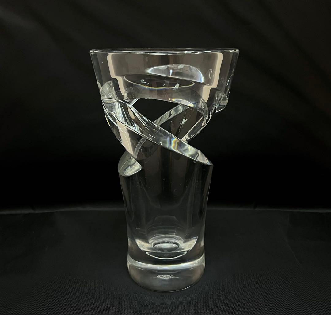 ハ*ナ様 バカラ トルネード 花瓶 斬新なデザインが高級感溢れるフラワーベース