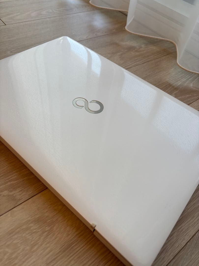 富士通 LIFEBOOK AH50/A3 ホワイト