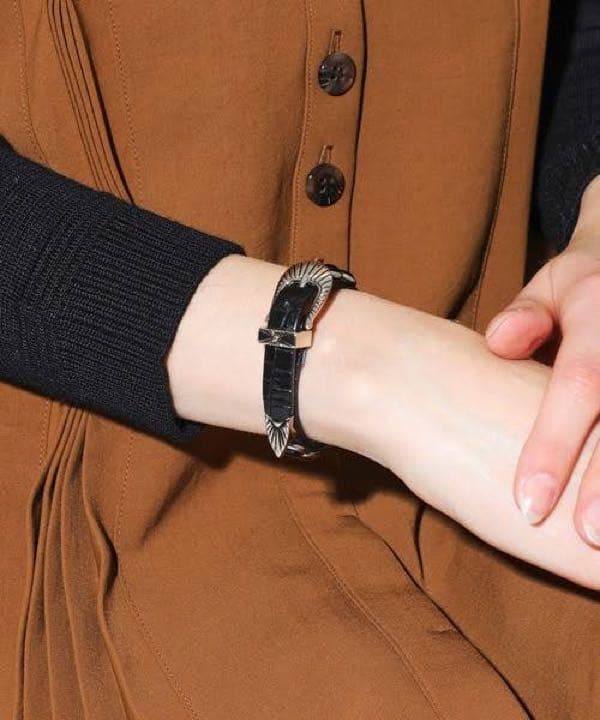 【TOGA PULLA】メタルバングル