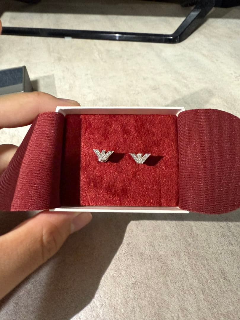 Emporio Armani V字型ピアス