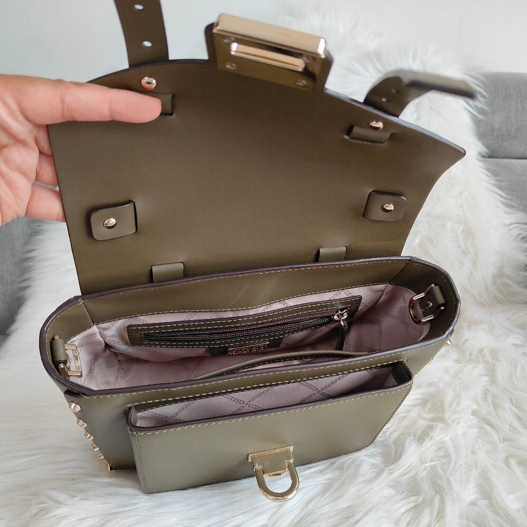 Michael Kors メッセンジャーバッグ オリーブグリーン スタッズ付き