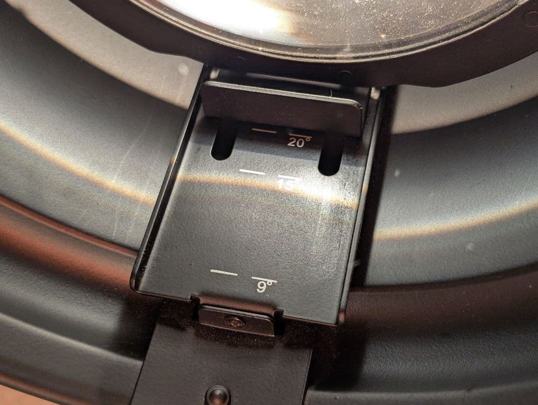 ①American DJ PAR Z100 3K スポットライト