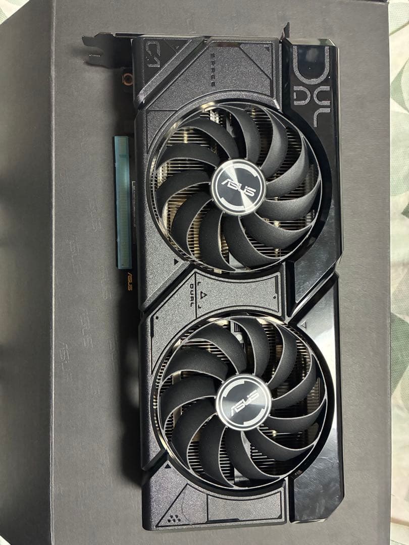 グラフィックボード・グラボ・ビデオカード ASUS Radeon RX 7800 XT OC 16GB