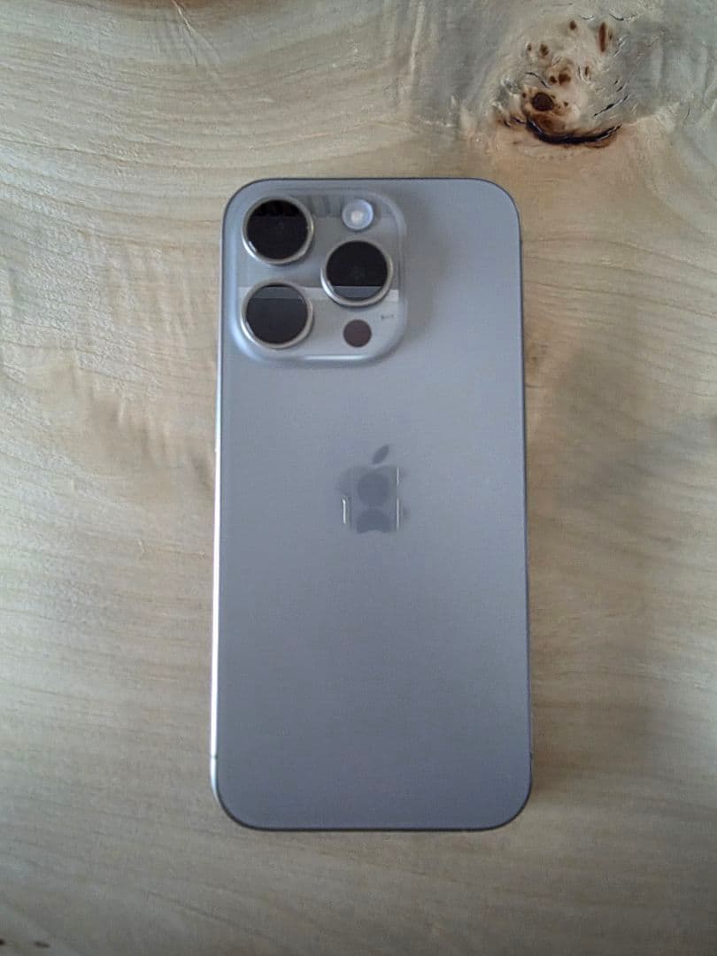 Apple iPhone 15 Pro 本体　256gb ナチュラルチタニウム