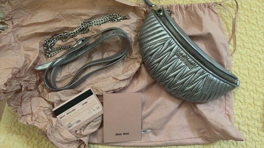 ⭐︎apple⭐︎ミュウミュウボディバック