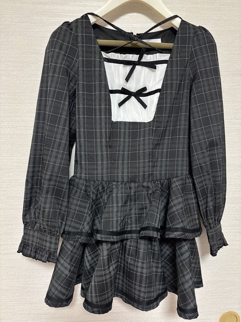 pium クロステープバイカラーティアードワンピース