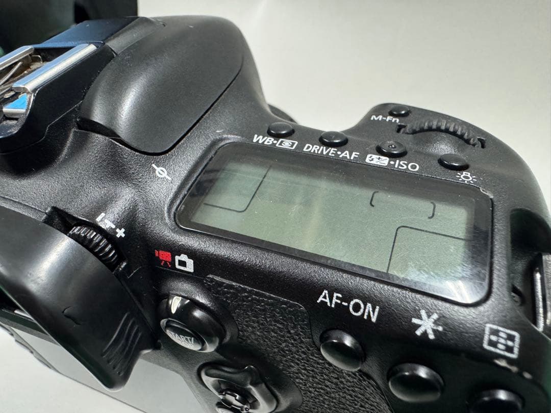 Canon EOS 7D Mark II + EF 40mmレンズ