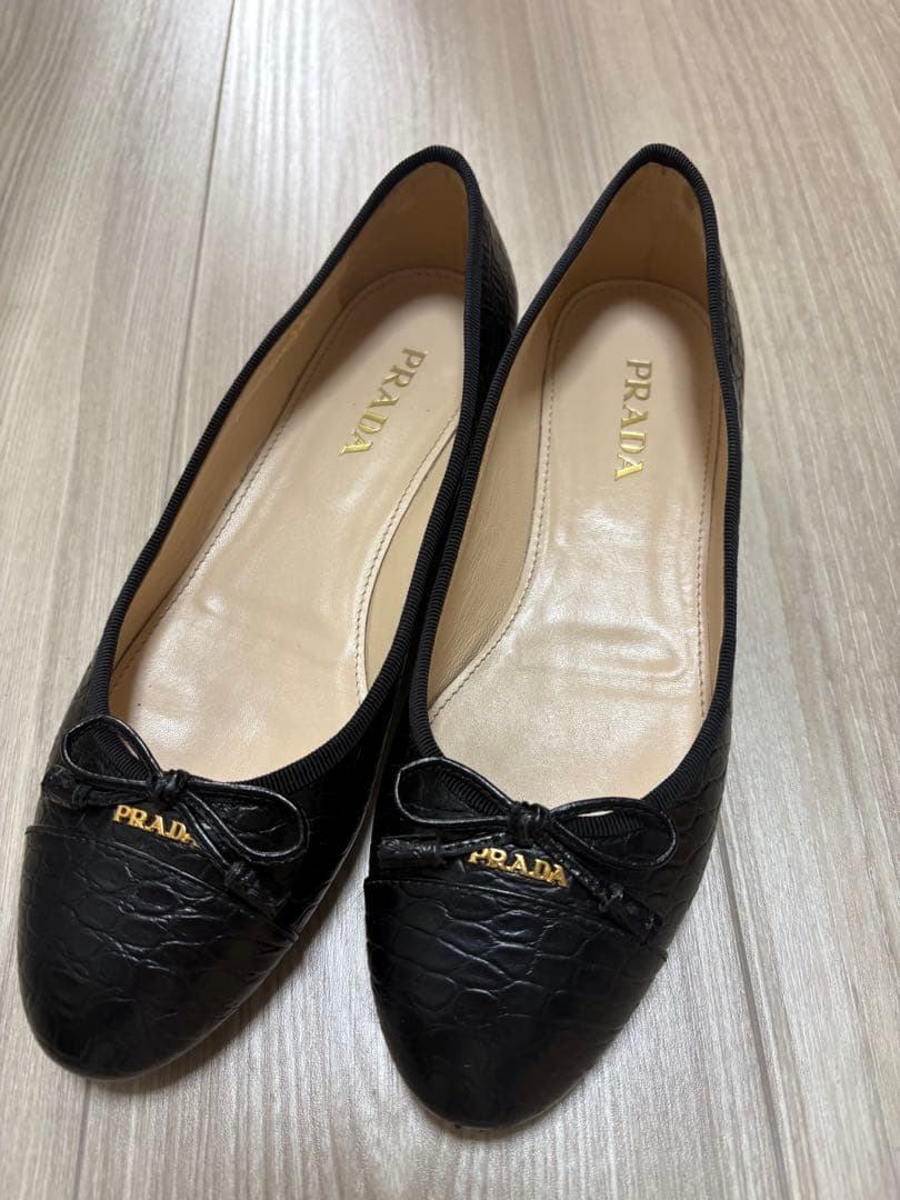 PRADA ブラック フラットシューズ
