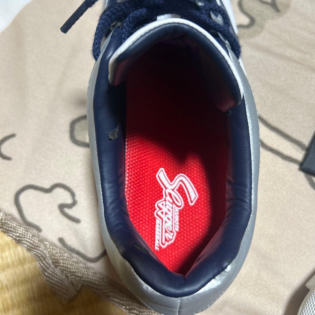 ほぼ未使用　久保田スラッガー　ポイントスパイクホワイト/ネイビー　収納袋付き